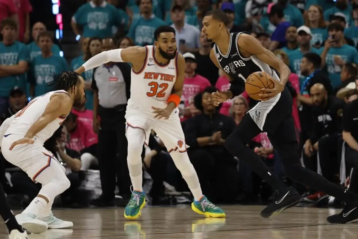 Knicks Complete Historic Comeback to Defeat Spurs 107-106 in NBA Finals Classic 2 Knicks Spurs NBA Finals Game 4 first half scoreboard 76-49