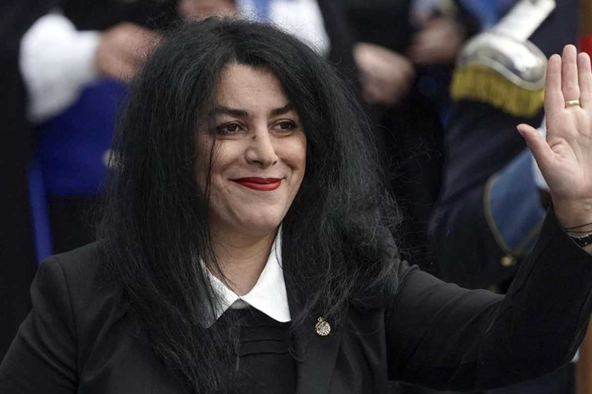 Marjane Satrapi: 5 Powerful Reasons Her Legacy Will Never Fade 4 Marjane Satrapi Persepolis graphic memoir